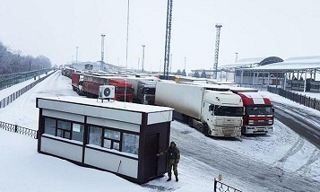 РФ частично приостановила пропуск грузовиков из Украины