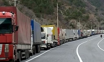 Пробка на Военно-Грузинской дороге: как водители пережили снежный плен 